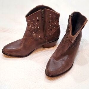 White Mountain brown leather stud boots size 6